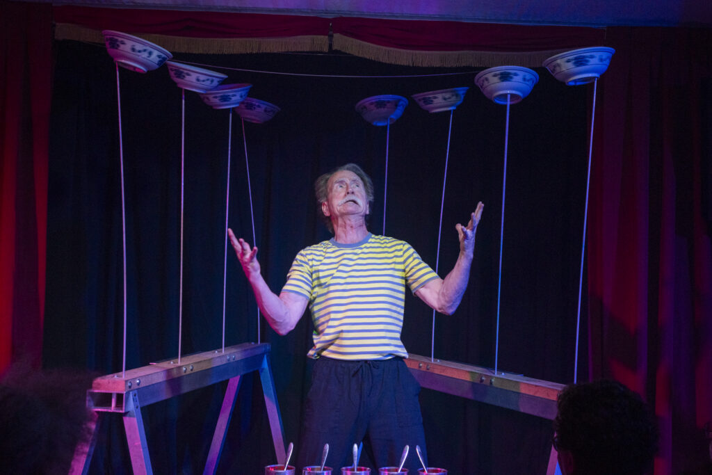 wizbang_002_Bob Perkoski BorderLight Fringe Festival 2023 - Wizbang! Variety Circus MAYHEM! -Photo © Bob Perkoski, www.Perkoski.com